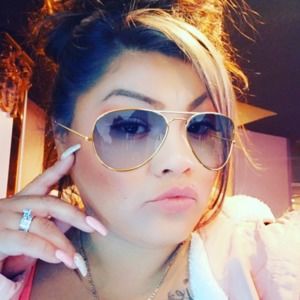 Meet your Posher, Mona